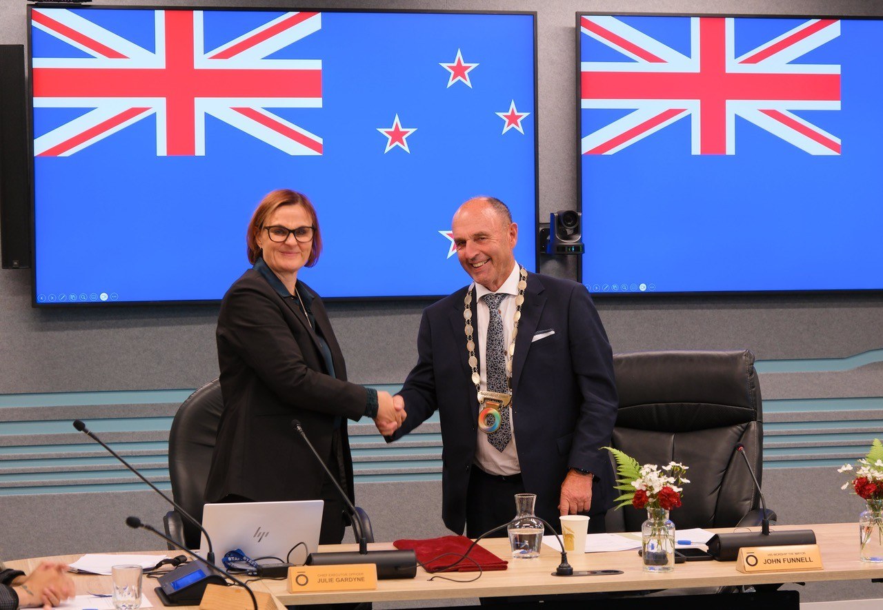 Taupō District Council chief executive Julie Gardyne congratulates Mayor John Funnell.  
