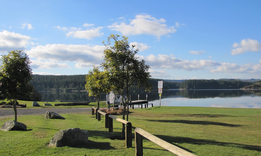 Mangakino lakefront.  